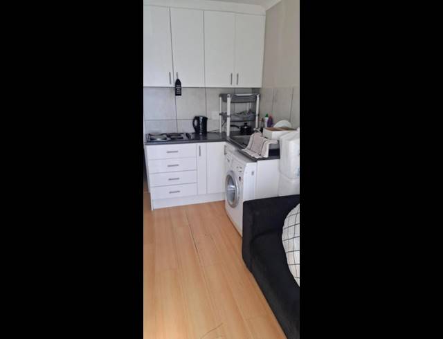1 BEDROOM PROPERTY TO RENT IN GOODWOOD PARK